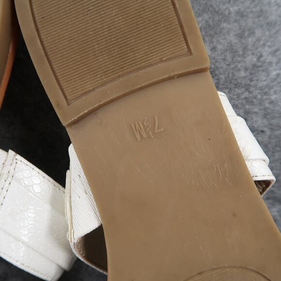 Guess Shoes Womens 7.5 Sandals Toe Ring Slides Logo Chain White Slip On Flats - Picture 9 of 10